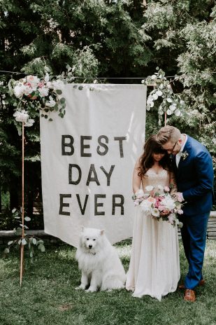 backyard-wedding-at-home-with-a-banner-backdrop-01